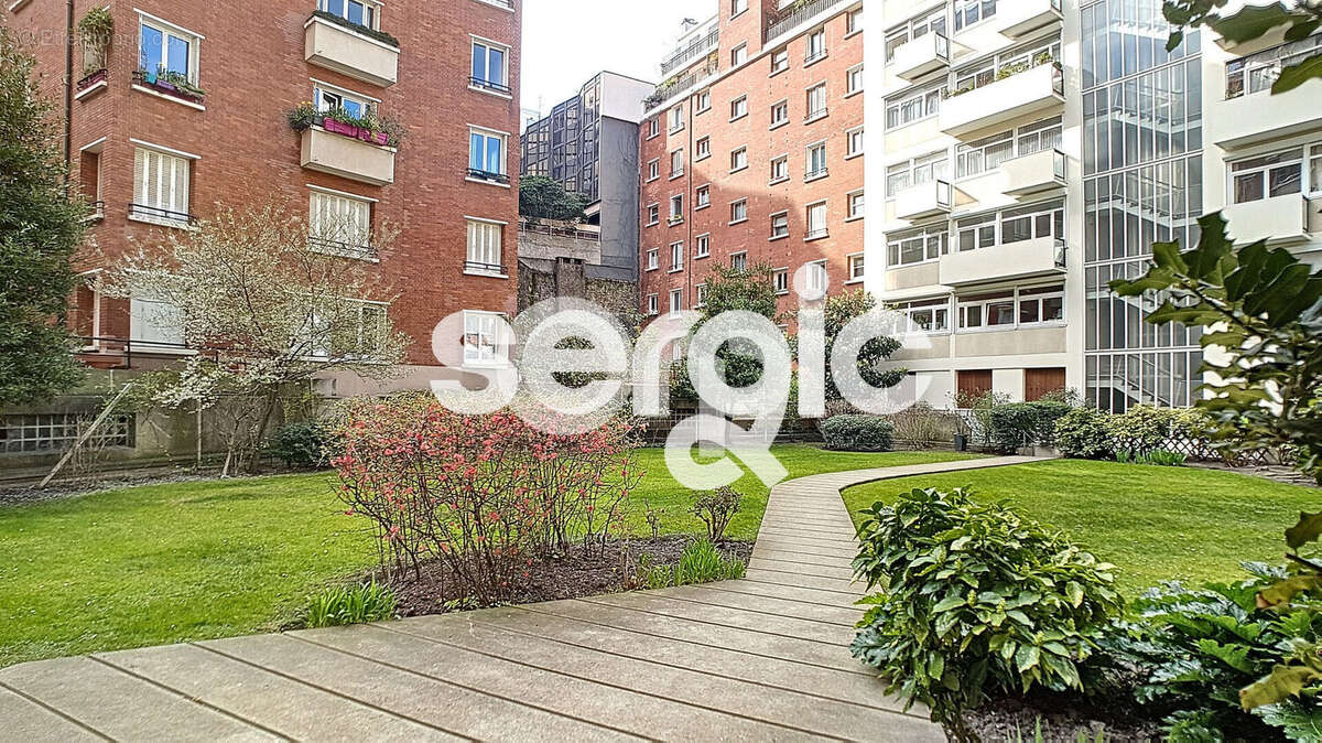 Appartement à PARIS-15E