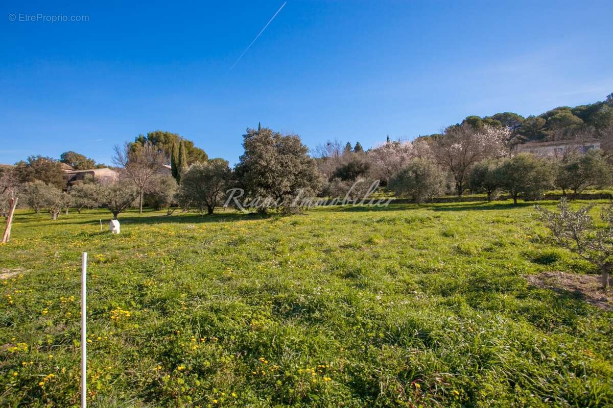 Terrain à LAGNES