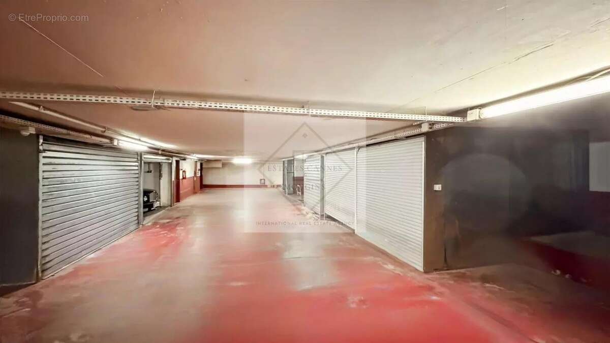 Parking à CANNES