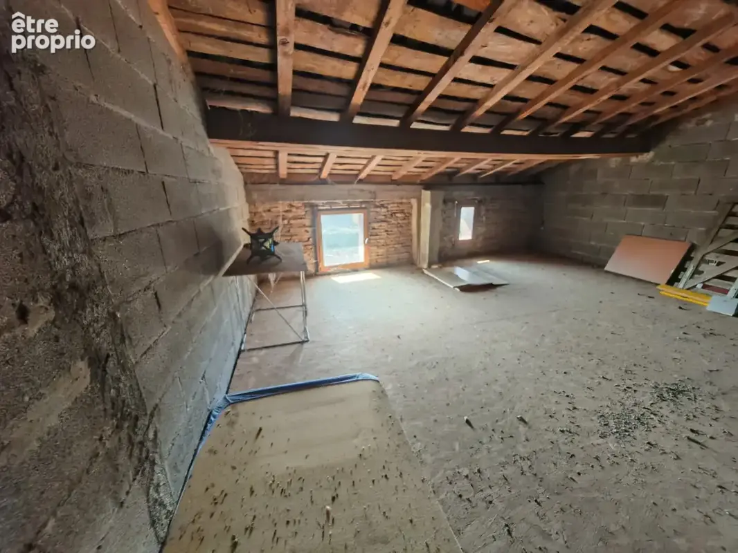 Bâtiment à réhabiliter avec mezzanine - VILLATE CENTRE - photo 4