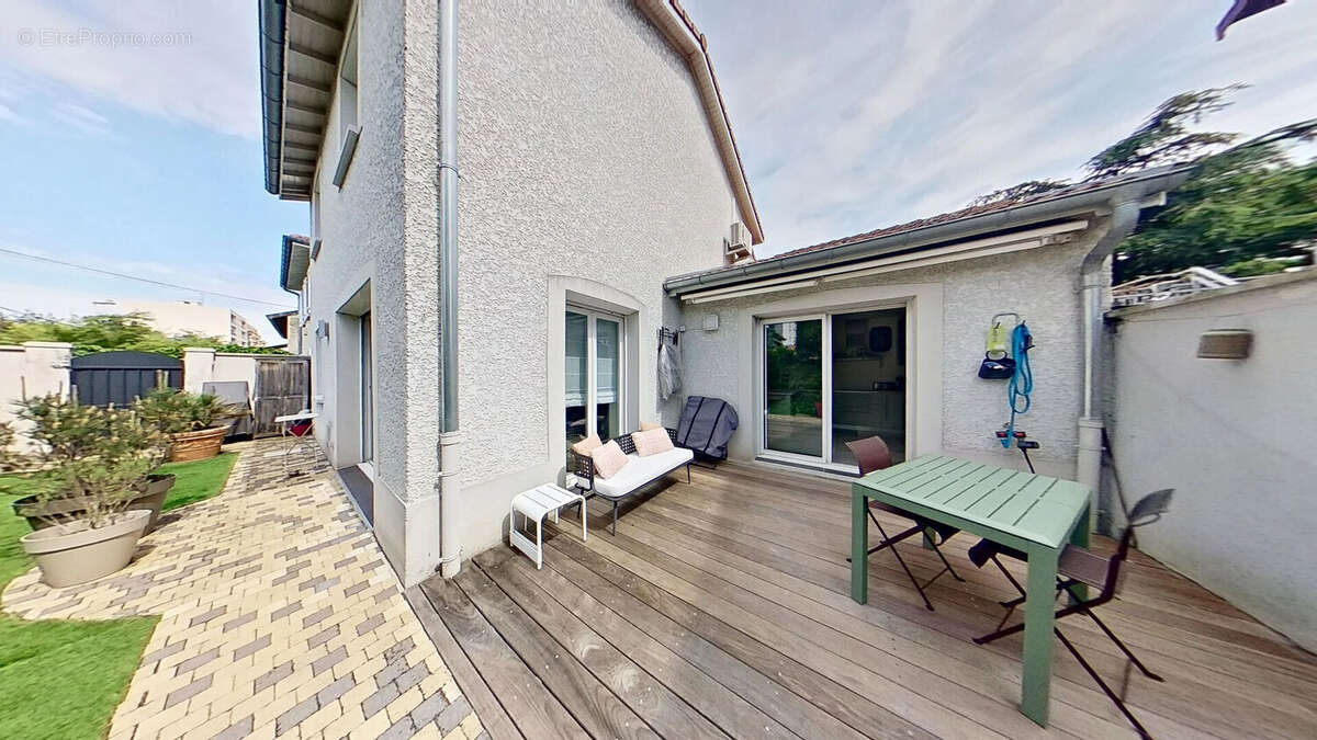 Maison à LYON-8E