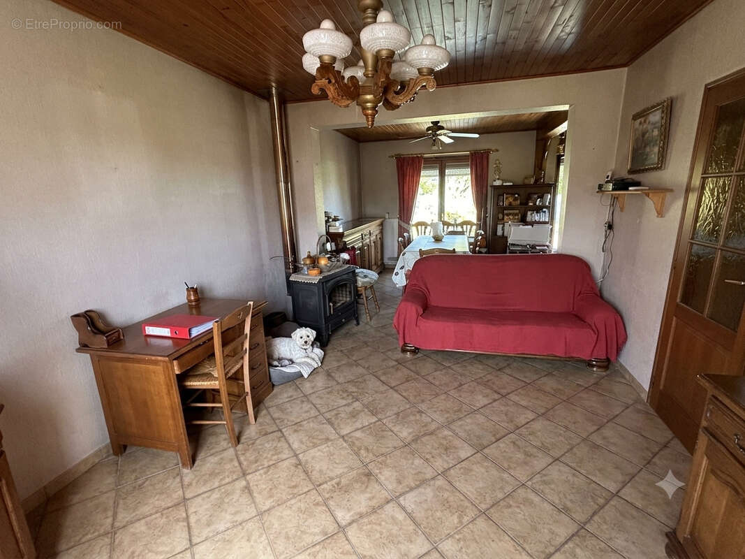 Pavillon individuel de 1986 développant 104m2 et bâti sur 868m2, très beau potentiel  ! - photo 5