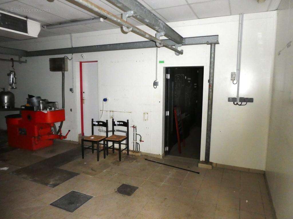 Commerce à SAINT-JEAN-BREVELAY