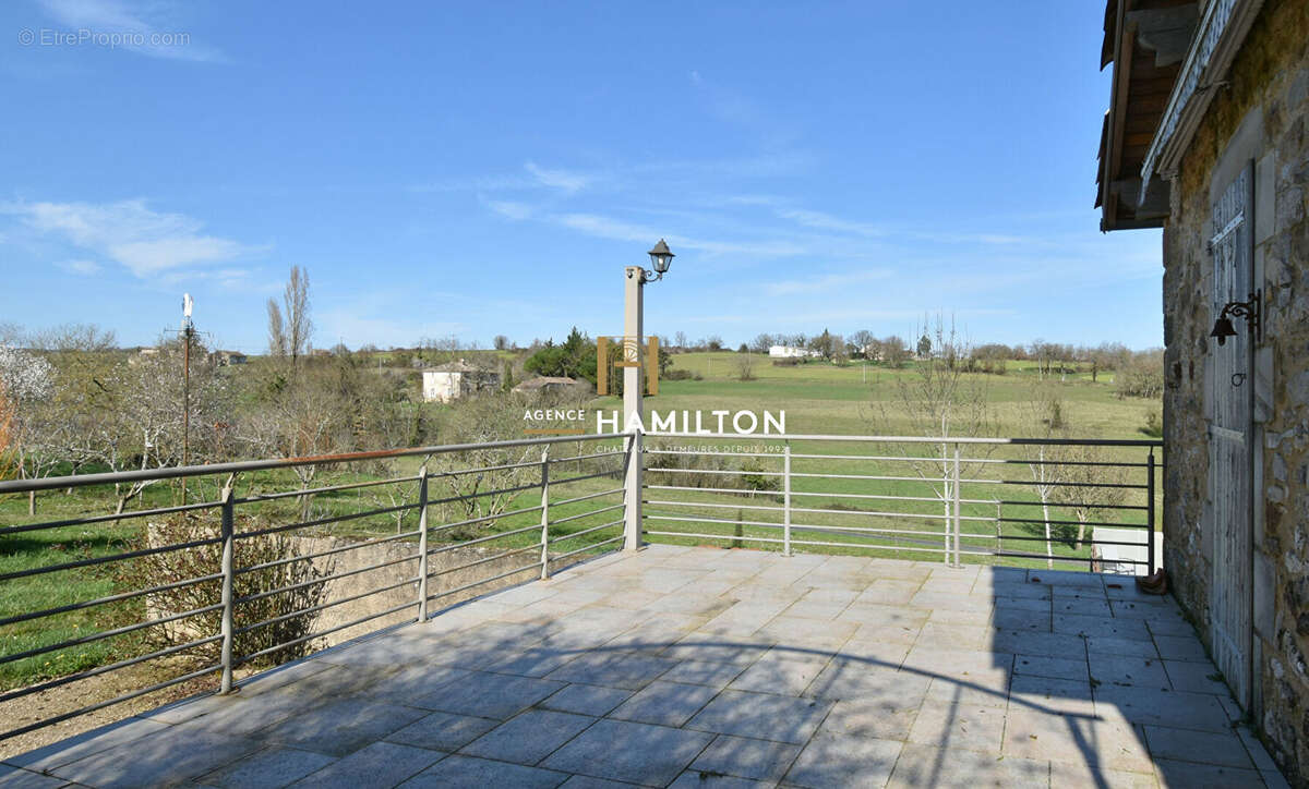 Maison de bourg en pierre avec piscine - habitable de suite - photo 3