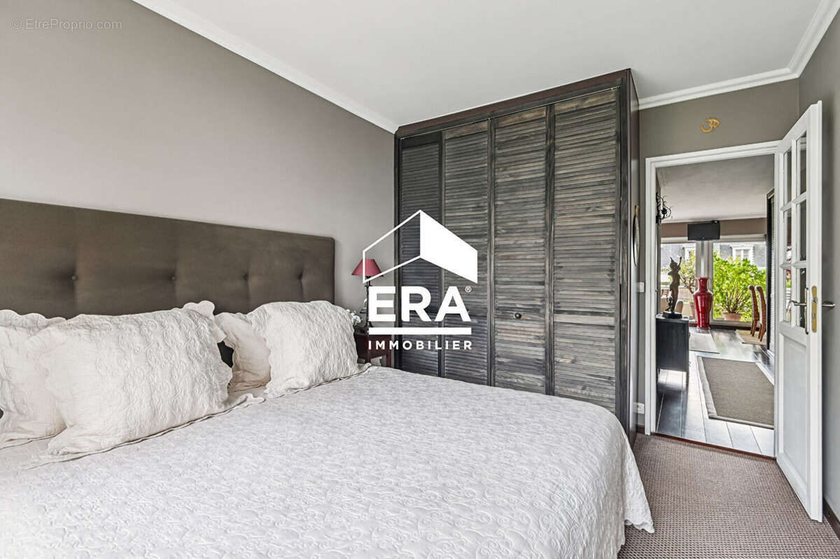 Appartement à COURBEVOIE