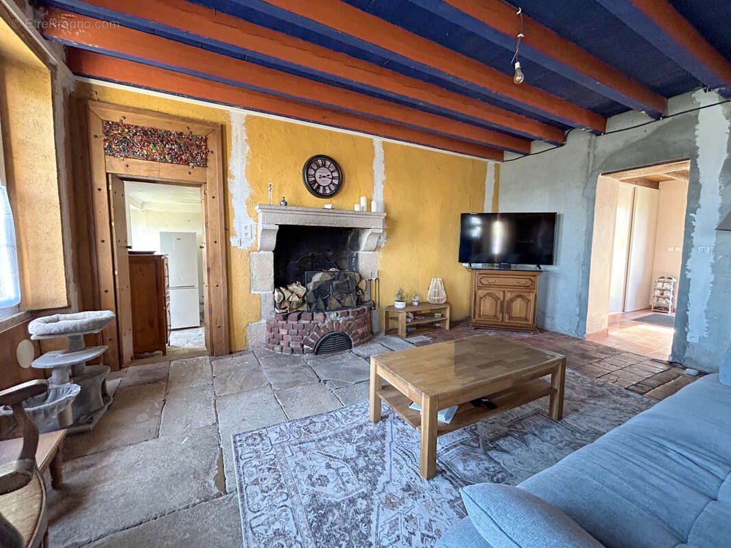 Maison à MONTVICQ
