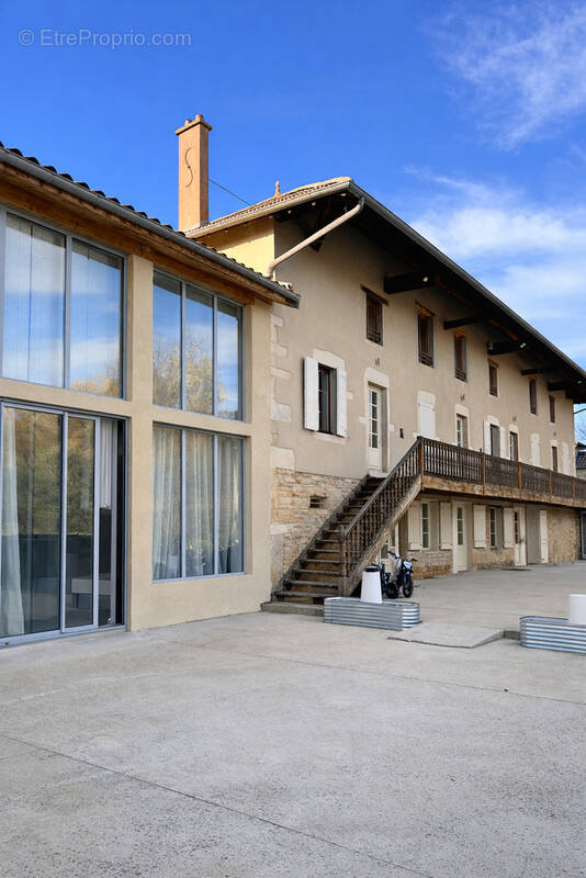 Maison à LA CHAPELLE-DE-GUINCHAY