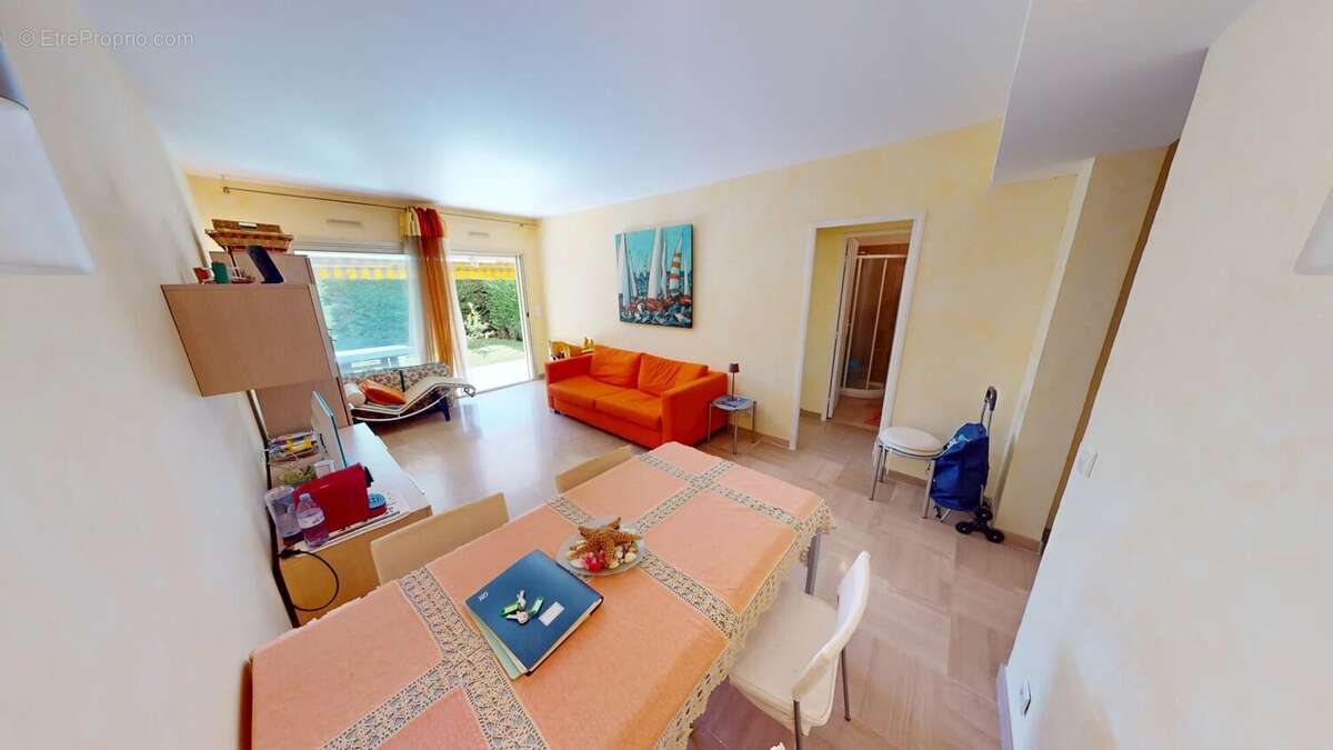 Appartement à VILLENEUVE-LOUBET