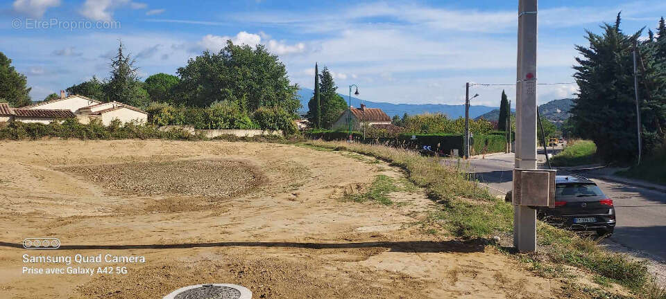 Terrain à AUBIGNAN