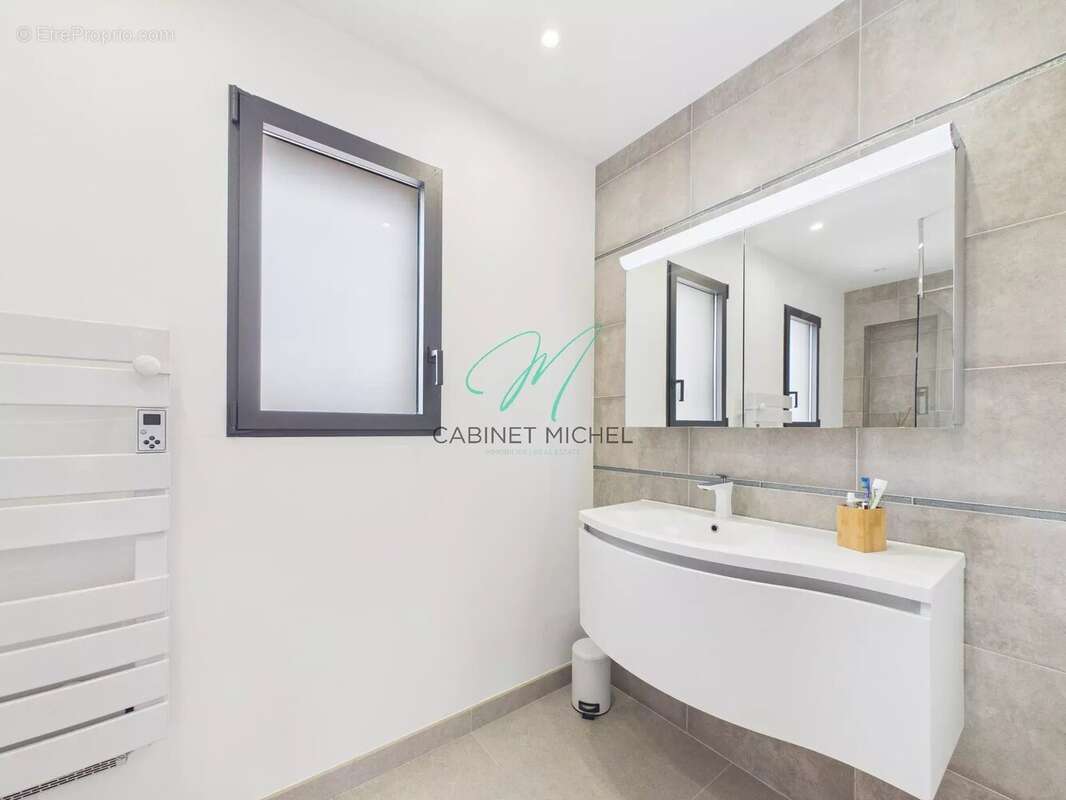 Maison à ROQUEFORT-LES-PINS