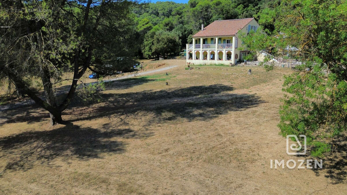 Propriété 334 m2 - 7 082 m2 de terrain -activité locative existante - photo 2