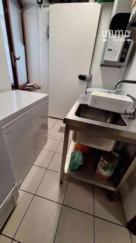 Commerce à SAINT-ANDRE-DE-CRUZIERES