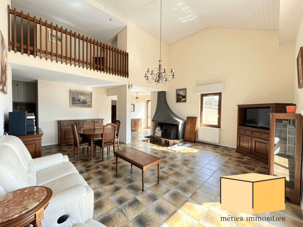 Maison à CHAZEY-BONS