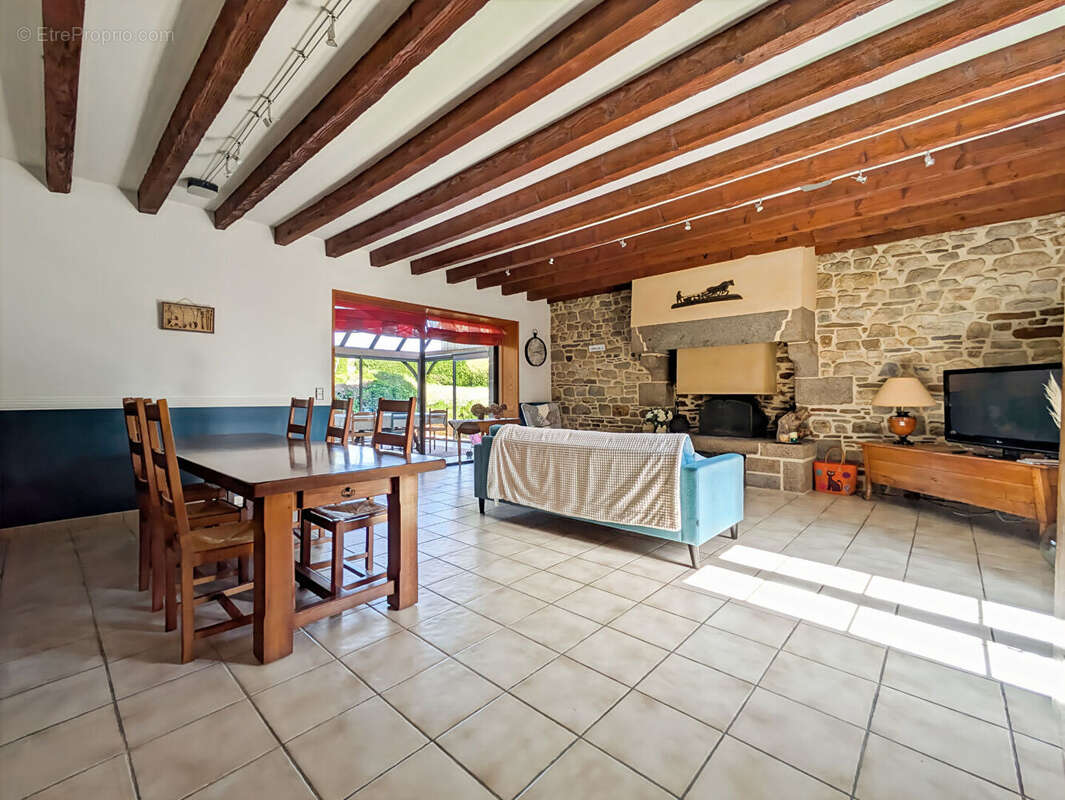 Maison à BAGUER-MORVAN