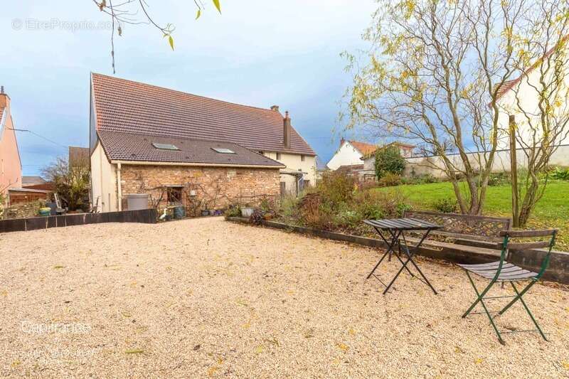 Maison à LAMARCHE-SUR-SAONE