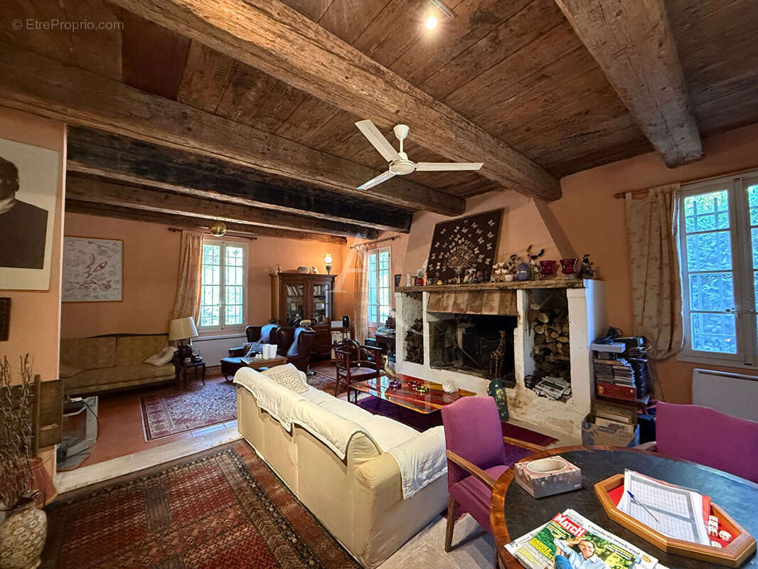 Une propriété d'exception 282m² - 7500m² de terrain - photo 5