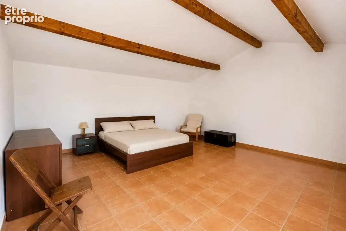 Maison de 6 pièces de 166 m² à Jau-Dignac-et-Loirac - photo 8