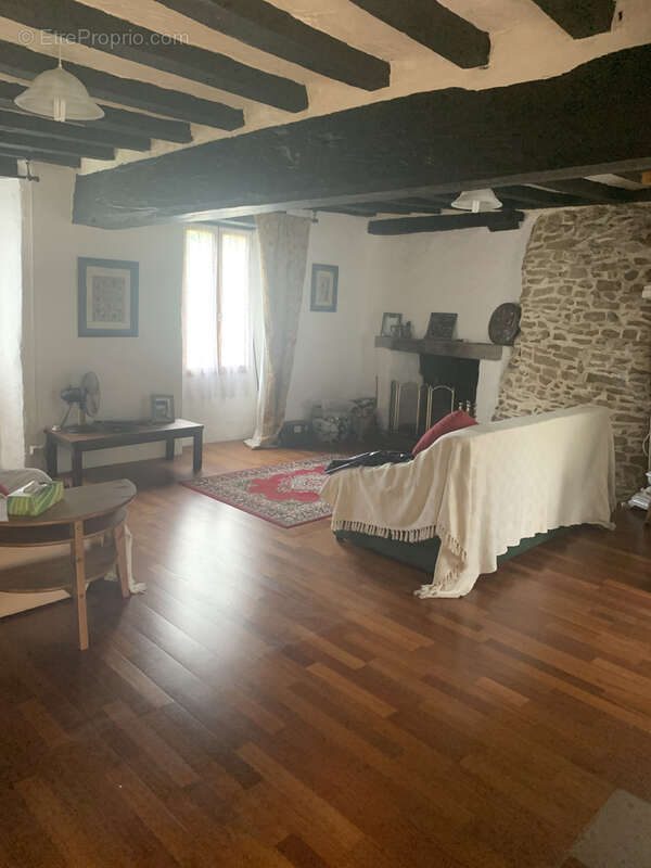 Maison à AMBRIERES-LES-VALLEES