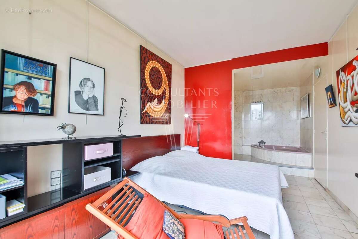 Appartement à PARIS-16E