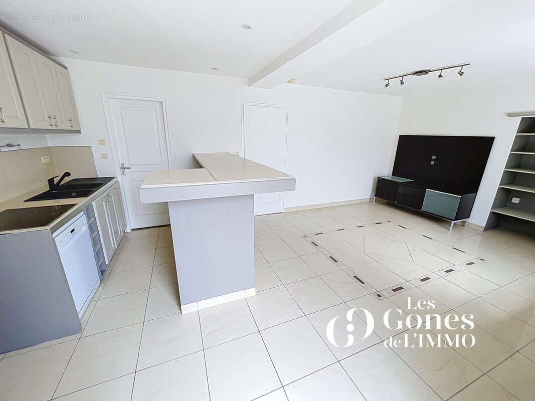 Appartement à GREZIEU-LA-VARENNE