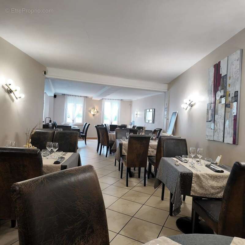 Commerce à LONGUEIL-ANNEL