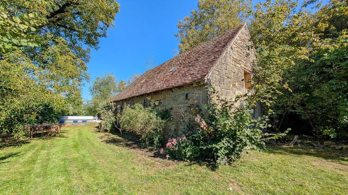 Ferme en pierre authentique avec piscine dans la campagne du Lot - photo 14