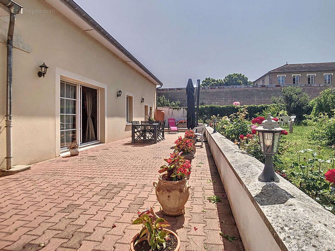 Maison à NEUFCHATEAU