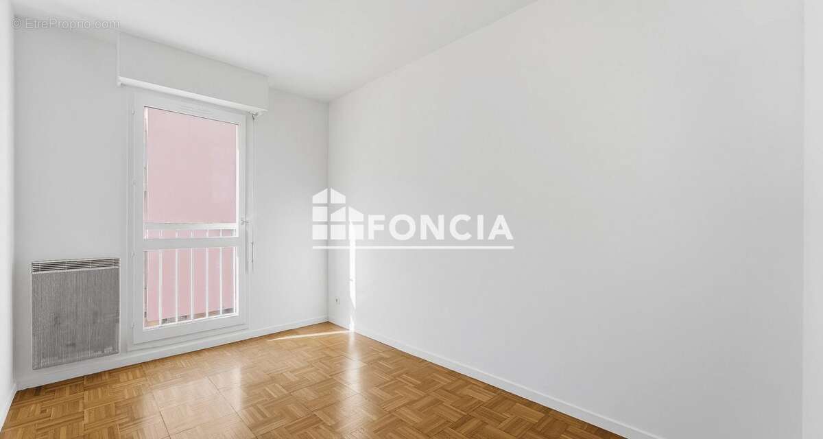 Appartement à SAINT-LAURENT-DU-VAR