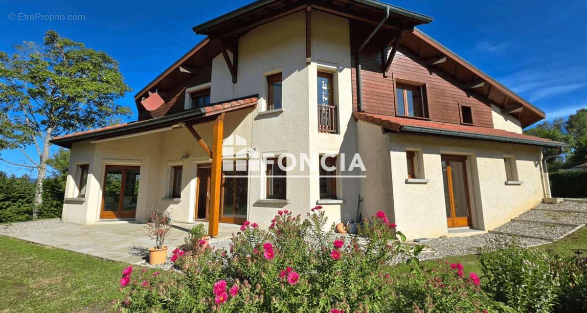 Maison à LA ROCHE-SUR-FORON