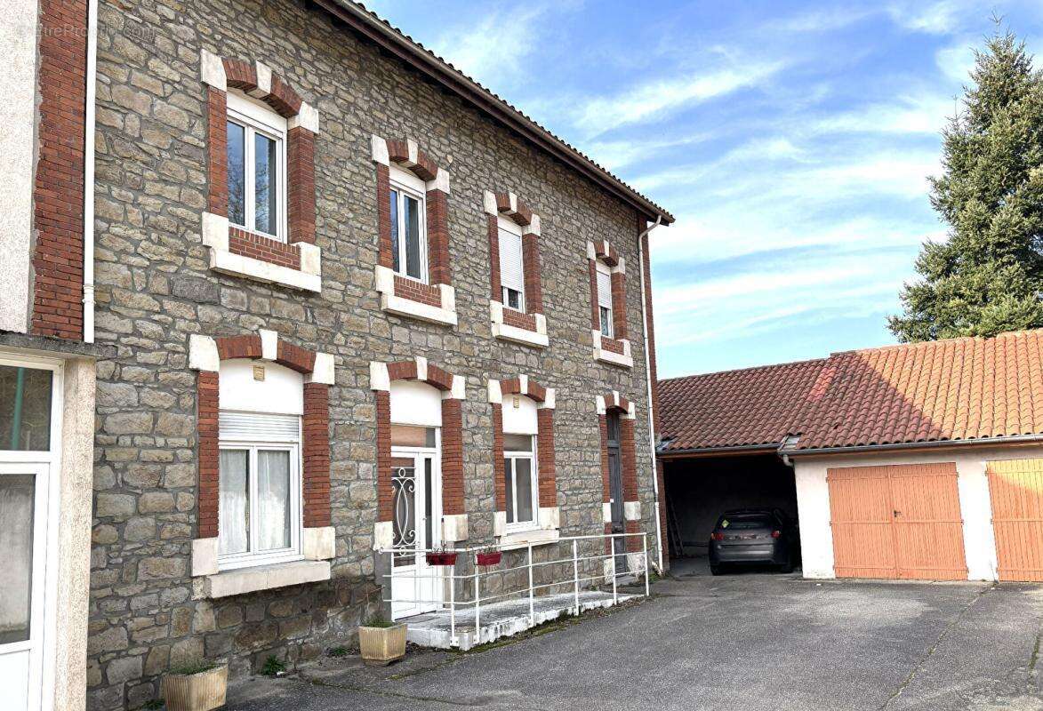 Appartement à SAINT-JEAN-BONNEFONDS