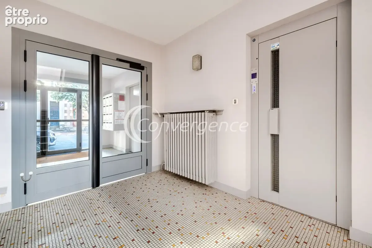 T4 rénové deux balcons, ascenseur, parking couvert - photo 15