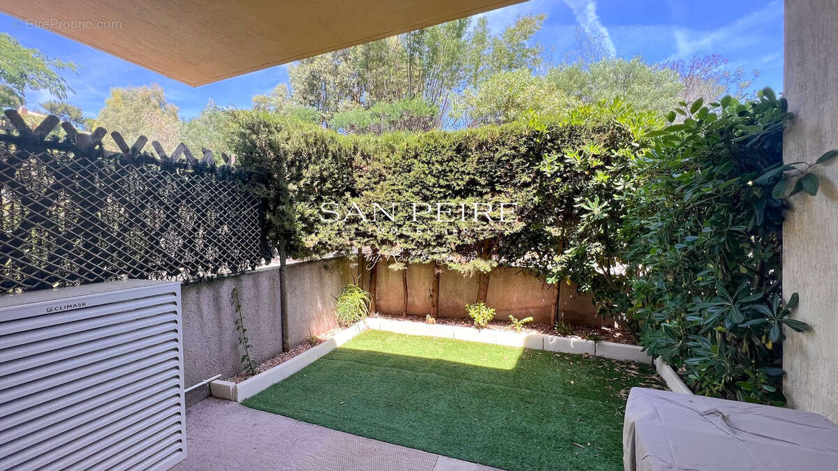 Appartement à ROQUEBRUNE-SUR-ARGENS