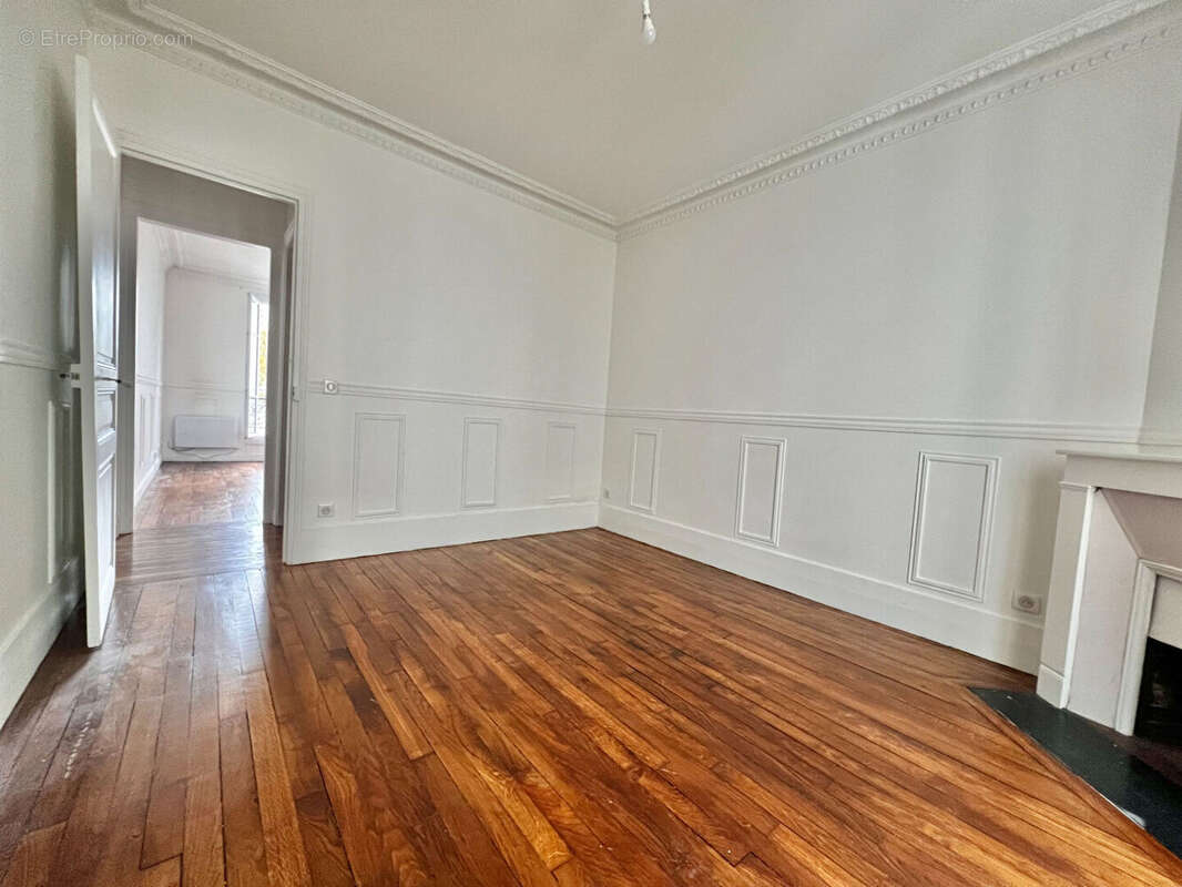 Appartement à PARIS-16E