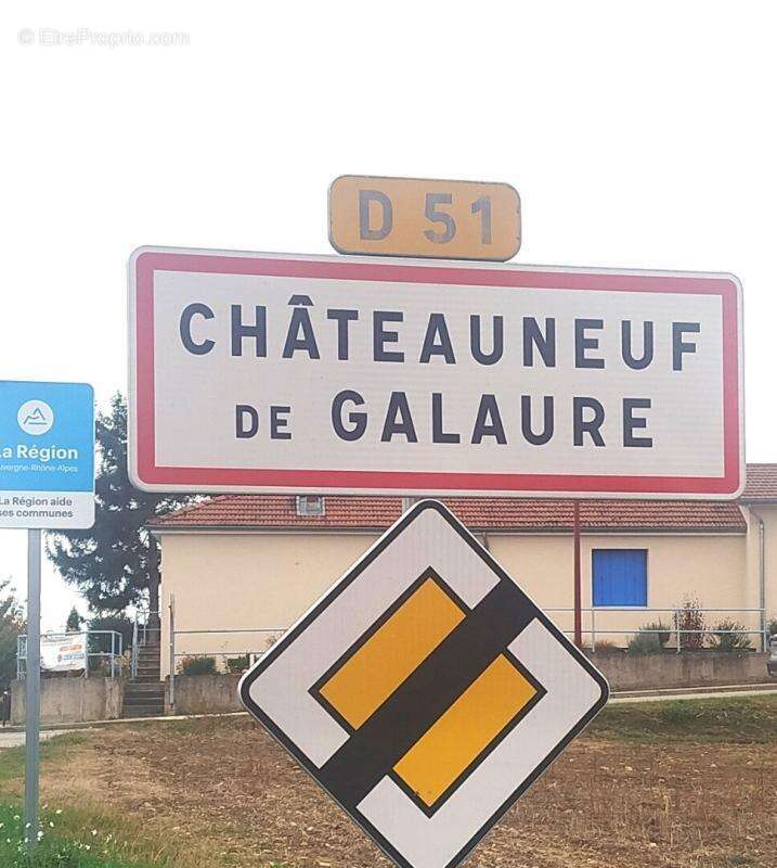 Appartement à CHATEAUNEUF-DE-GALAURE