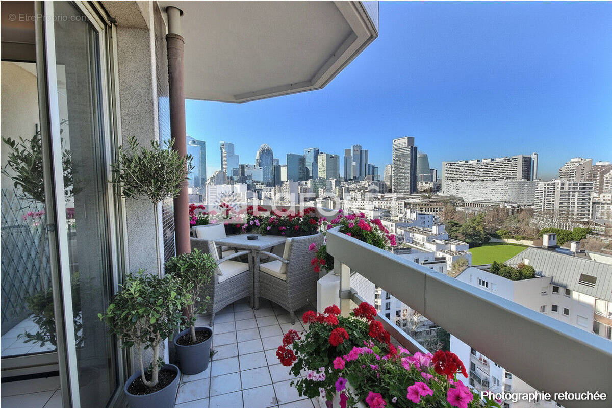 Appartement à COURBEVOIE