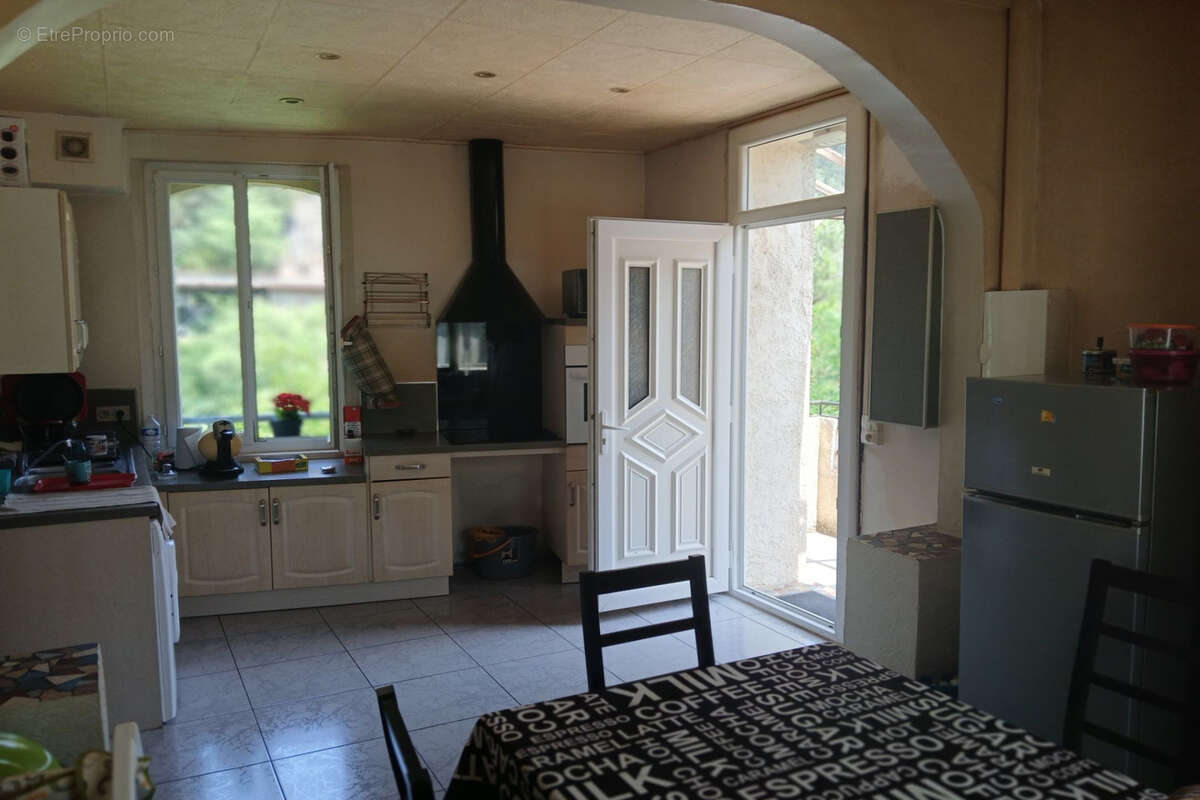 Appartement à REYNES