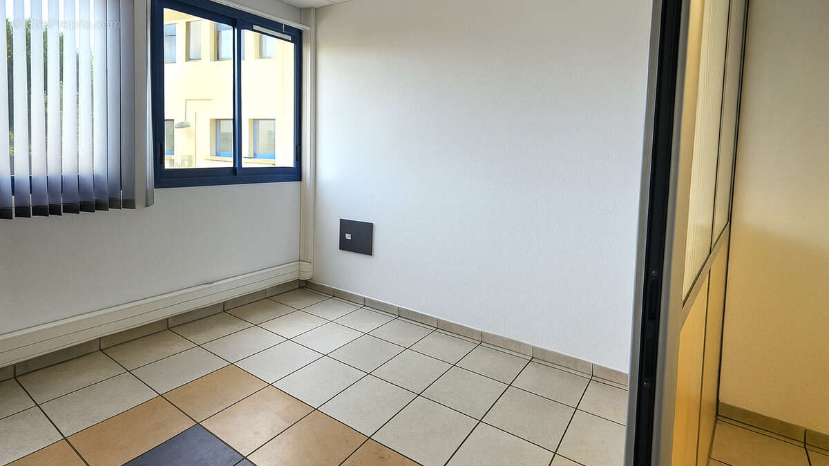 Commerce à SIX-FOURS-LES-PLAGES