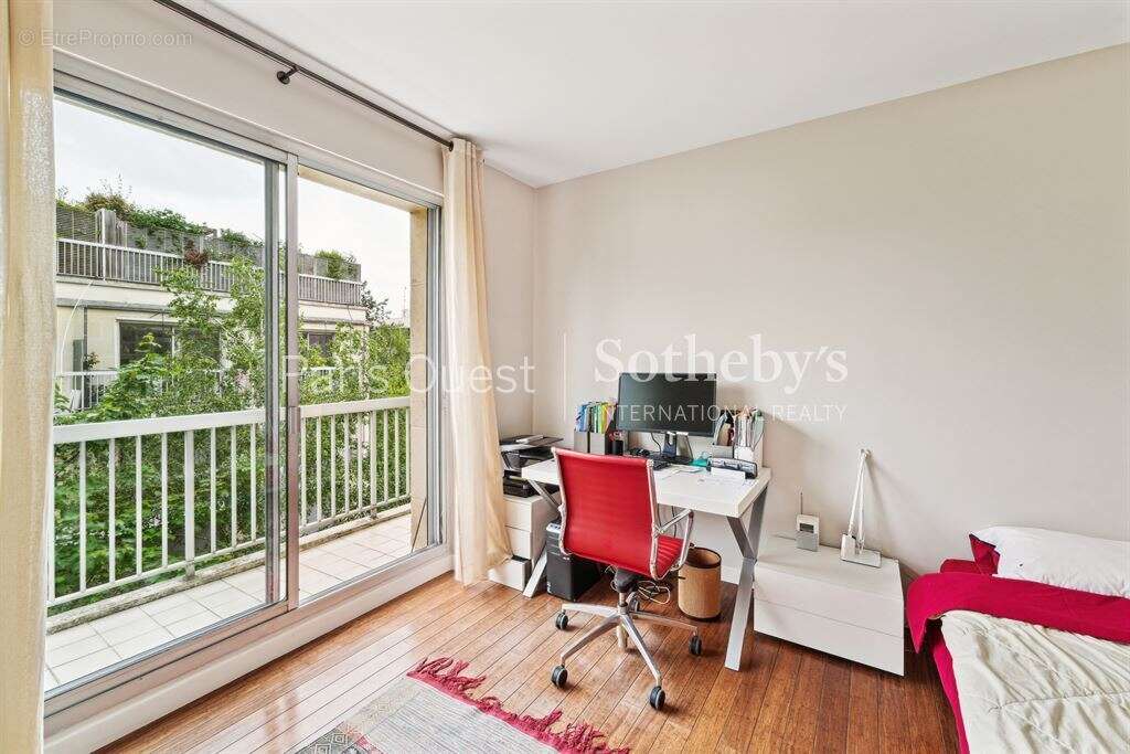 Appartement à NEUILLY-SUR-SEINE