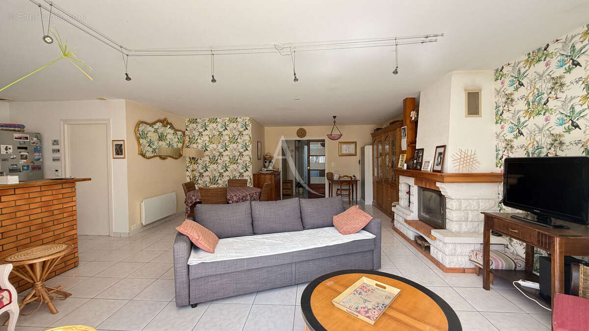 Maison à La Roche-sur-Yon - quartier de la Gare - photo 3