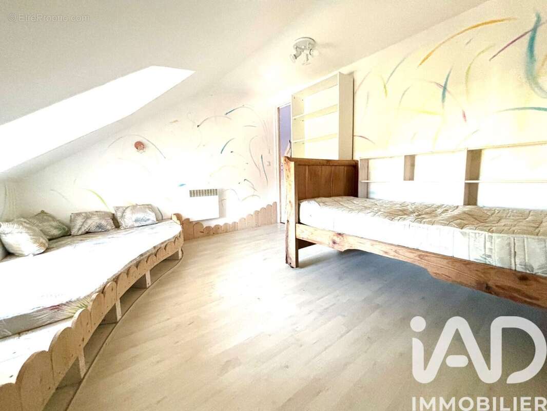 Maison 130 m² à Oulches  - photo 7