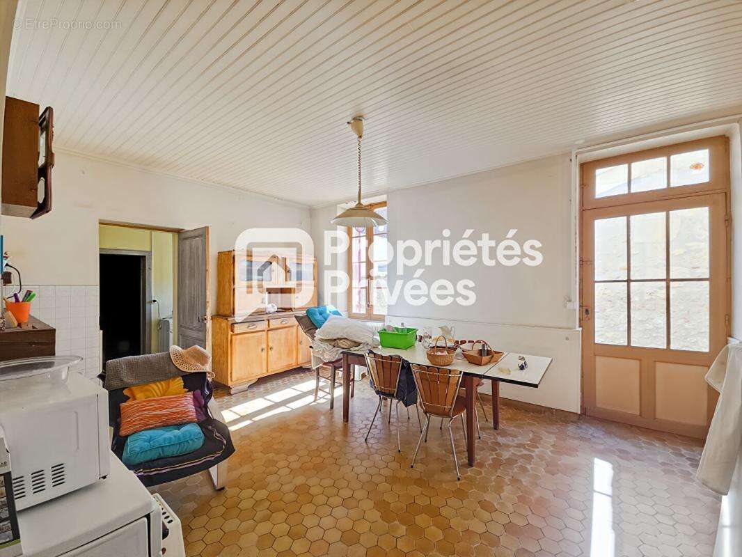 Grande maison en pierre à rénover avec jardin, dépendances et fort potentiel - photo 11