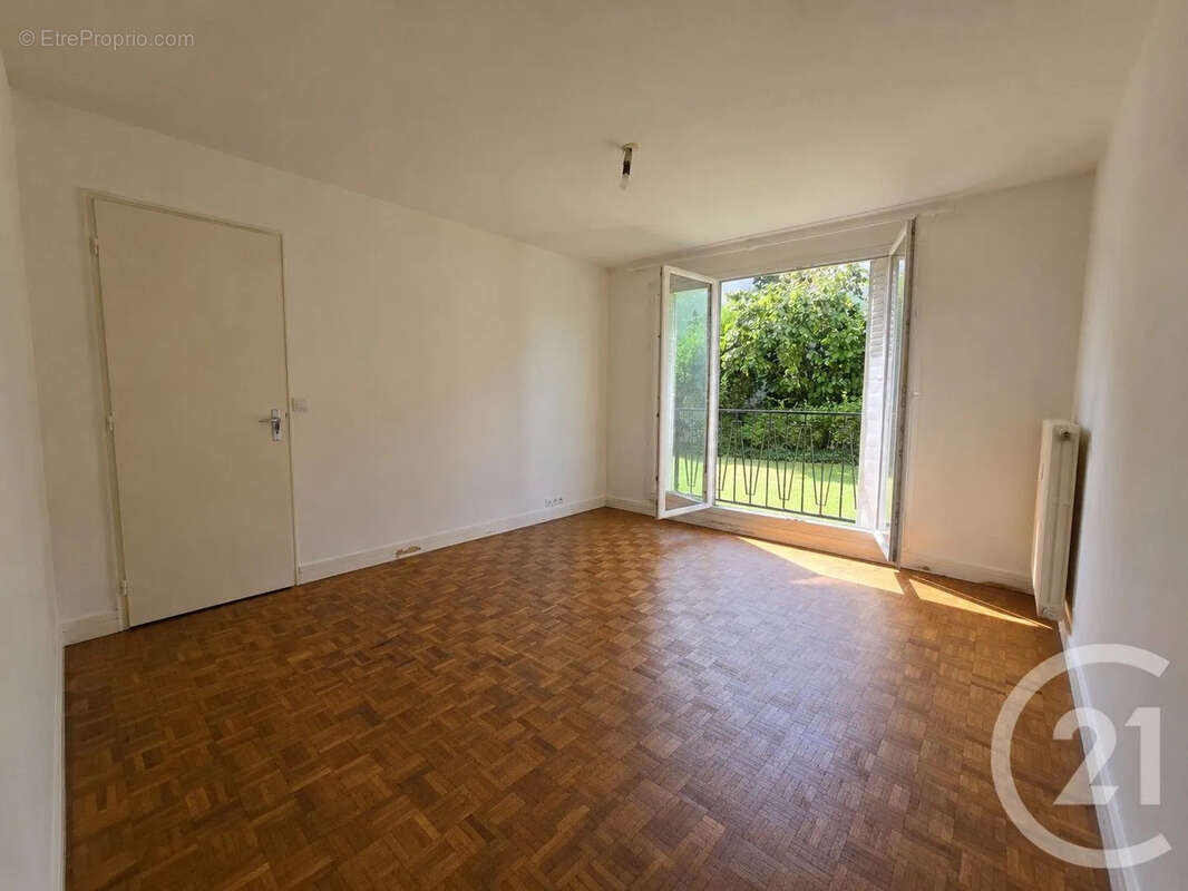 Appartement à SAINT-MAUR-DES-FOSSES