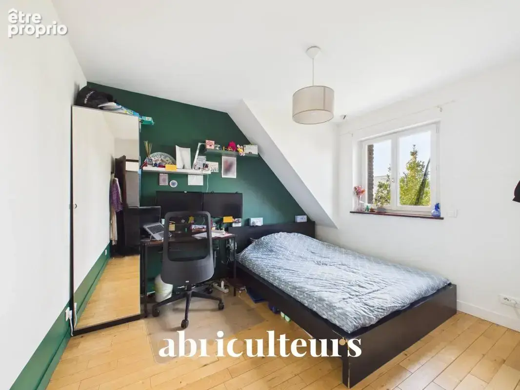Belle maison contemporaine T7 de 185m²  avec dépendance, terrasse et jardin arboré de 500m² –  Garage  - Colombes (92400) - photo 13