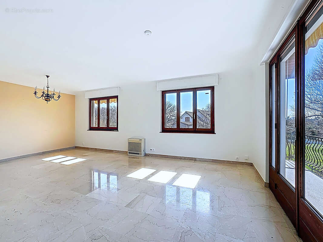 Maison à CHENS-SUR-LEMAN