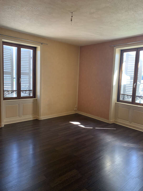 Appartement à AMPLEPUIS