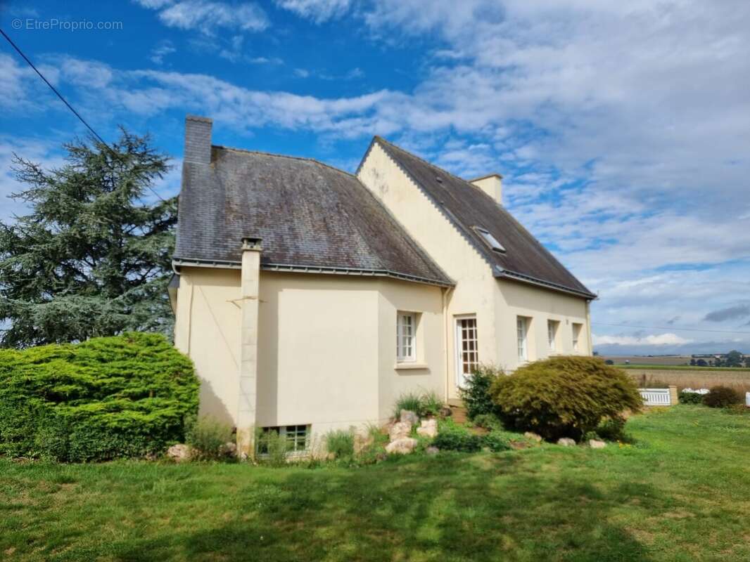 Maison à MOREAC