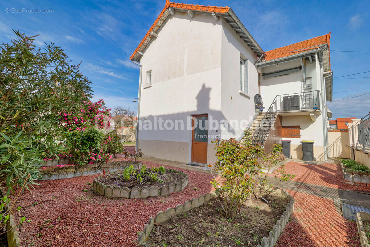 Maison à RIORGES