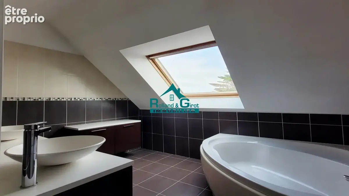 Maison spacieuse à vendre à La Bouexière - 5 chambres et jardin! - photo 9