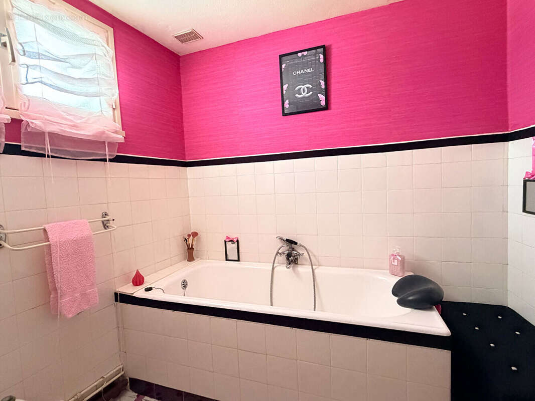 Maison à HAUTEVILLE-LOMPNES