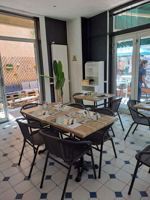 Commerce à MARGUESTAU